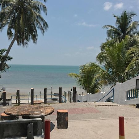 Newly Renovated Comfy Beachfront View At Seri Bulan Port Dickson Kültér fotó